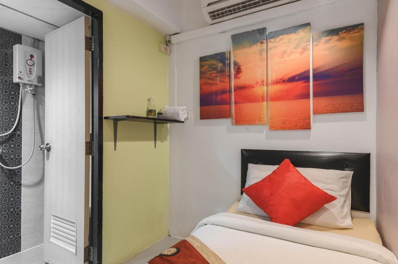 Hotel Happio Near Chabad House Bangkok Exterior foto