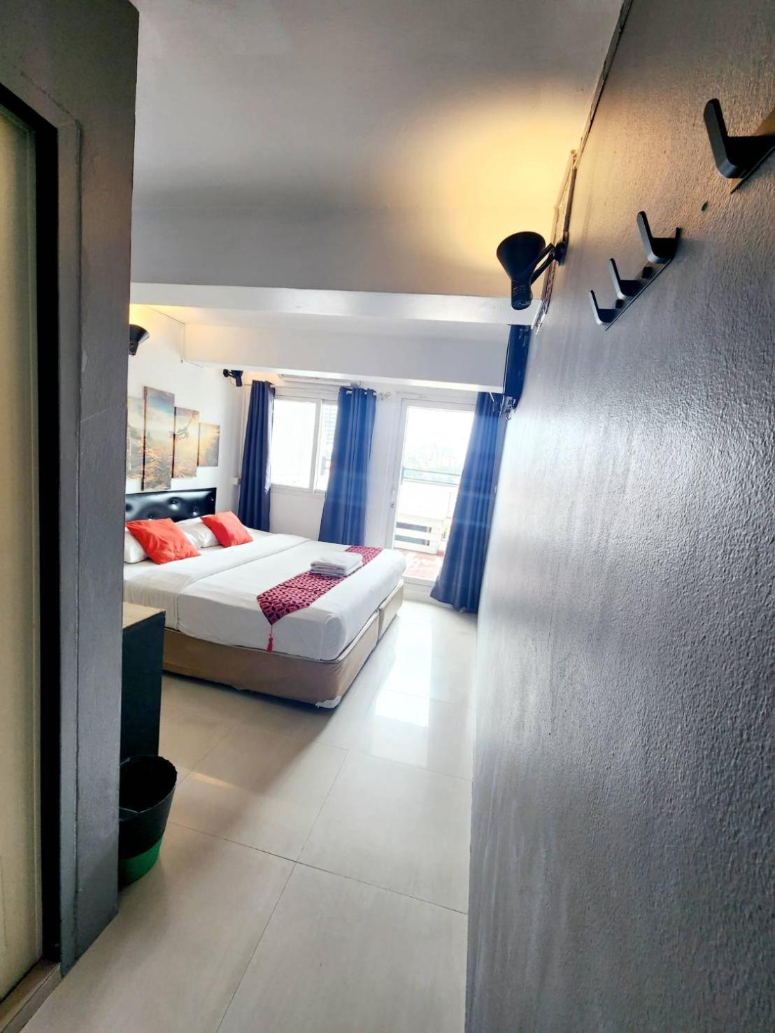 Hotel Happio Near Chabad House Bangkok Exterior foto