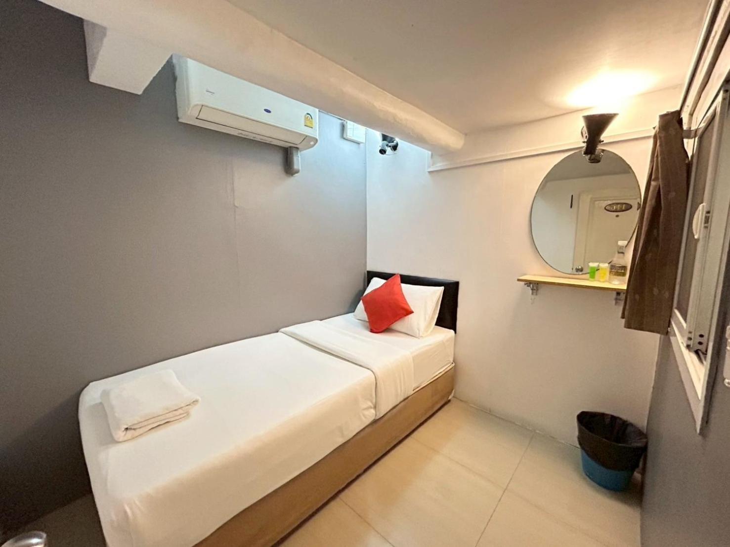 Hotel Happio Near Chabad House Bangkok Exterior foto