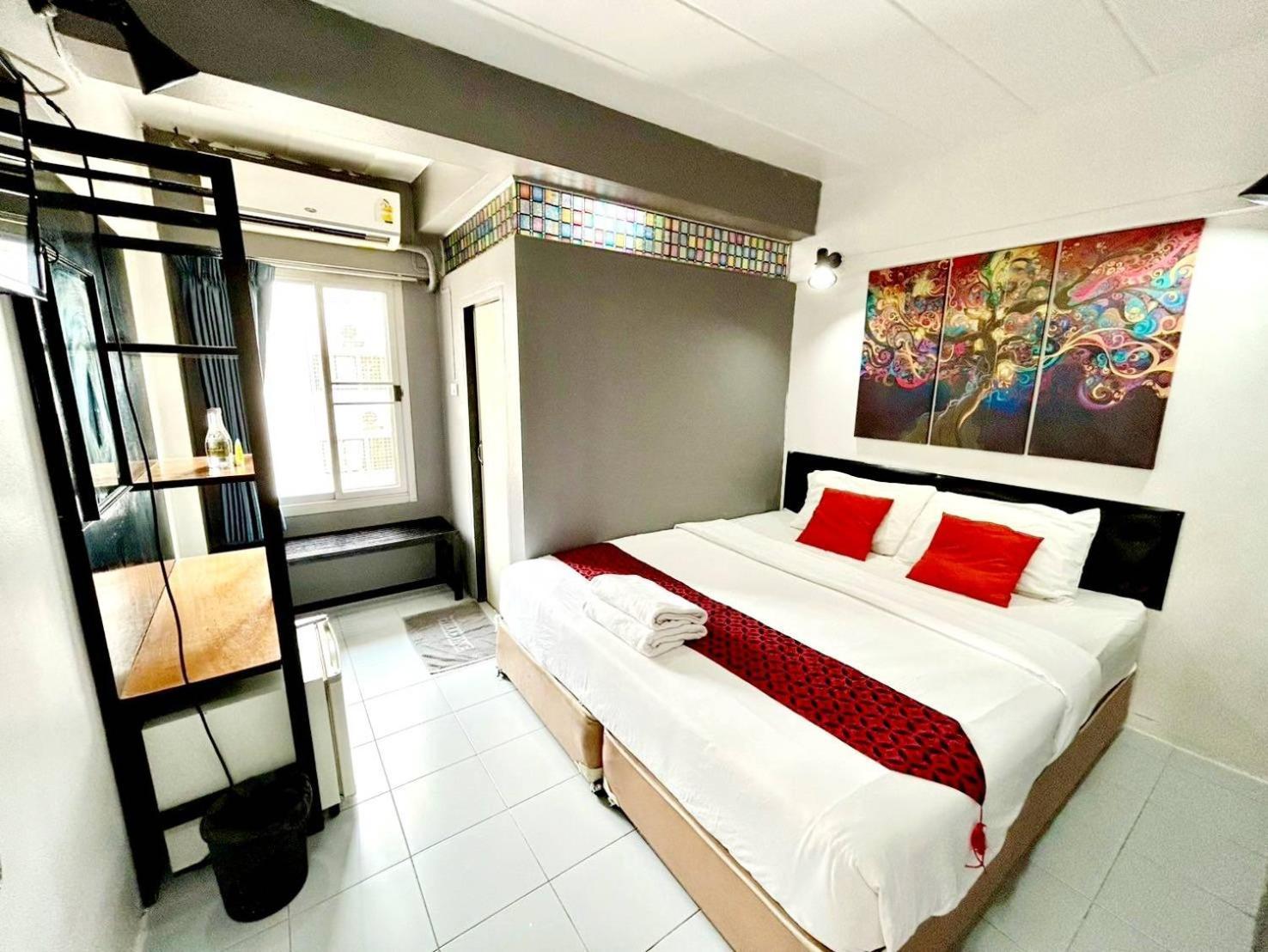Hotel Happio Near Chabad House Bangkok Exterior foto